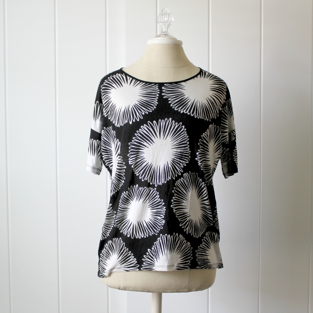 Kensie Black White Floral Blouse Small NWT